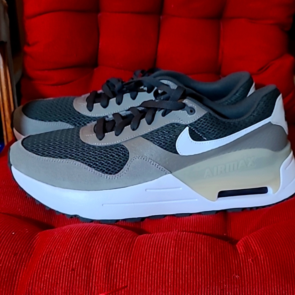 Nike men's 11.5 airmax